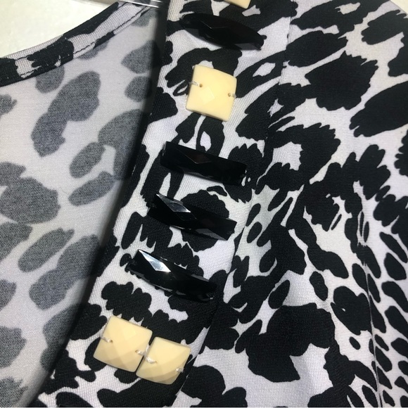 JM Collection Black & White Animal Print Blouse with Embroidery, size 3X - Picture 4 of 8